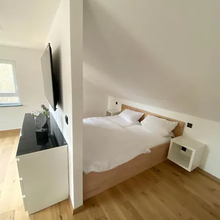 Uraha Apartment *